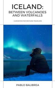 Iceland: Between Volcanoes and Waterfalls: Curiosities about Iceland for Restless Travelers (Confessions of a Traveler)